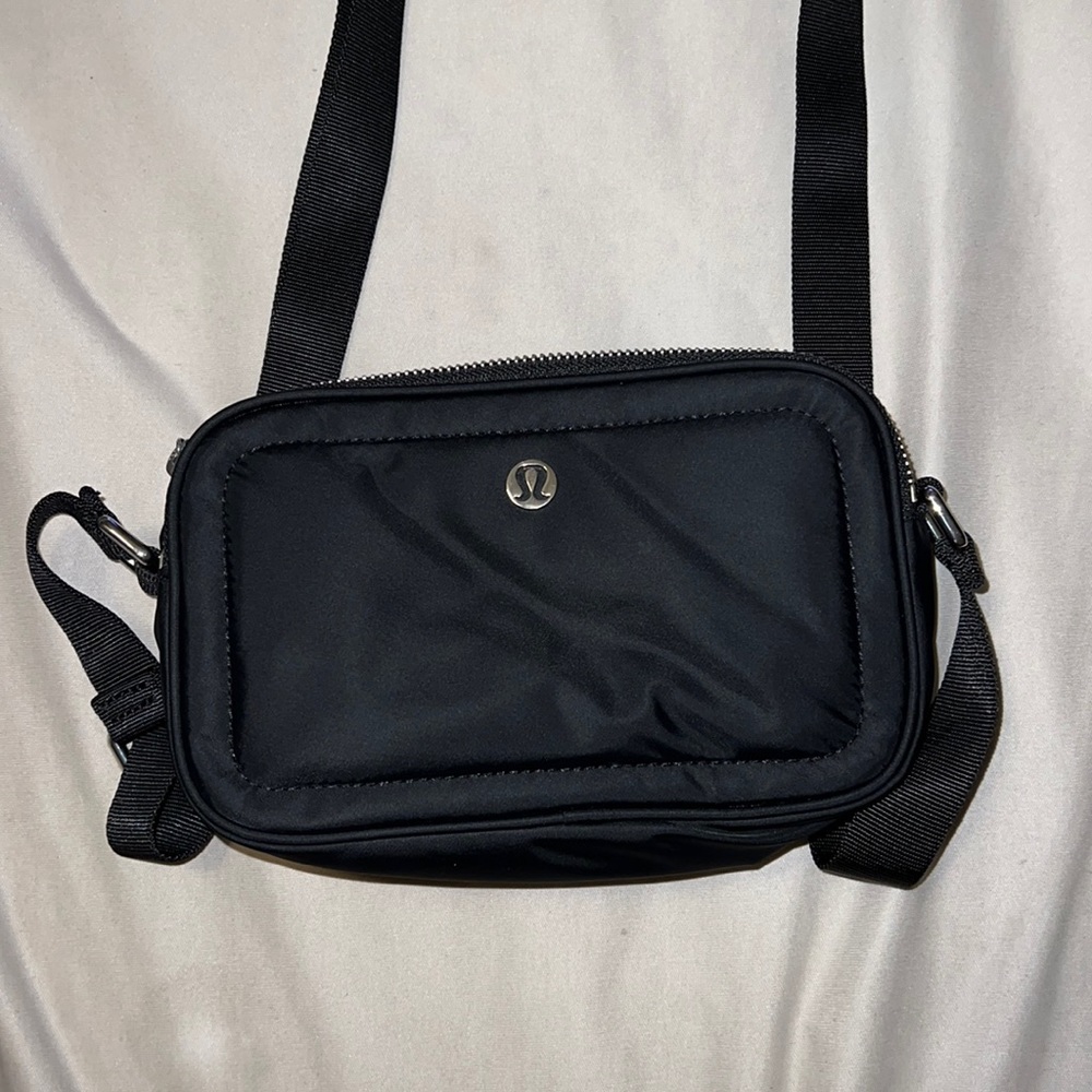 Lululemon Athletica camera crossbody purse